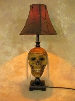 "Desk Lamp With Life-size Corpse Head And Antique Shade" Haunted House Lighting -Thehorrordome Horror Props Verkoop desk lamp with life size corpse head and antique shade haunted house lighting 23613422913