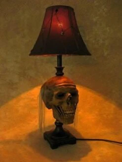 "Desk Lamp With Life-size Corpse Head And Antique Shade" Haunted House Lighting -Thehorrordome Horror Props Verkoop desk lamp with life size corpse head and antique shade haunted house lighting 23613424513