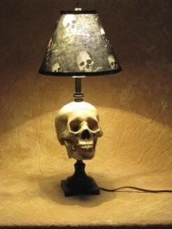 "Desk Lamp With Life-size Skull And Bone Shade" Haunted House Lighting -Thehorrordome Horror Props Verkoop desk lamp with life size skull and bone shade haunted house lighting 23613608385
