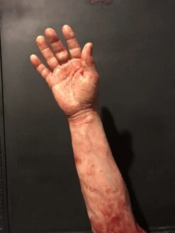 "Severed Male Right Arm - Silicone" Human Body Part Halloween Prop -Thehorrordome Horror Props Verkoop severed male right arm silicone human body part halloween prop 28424911224880